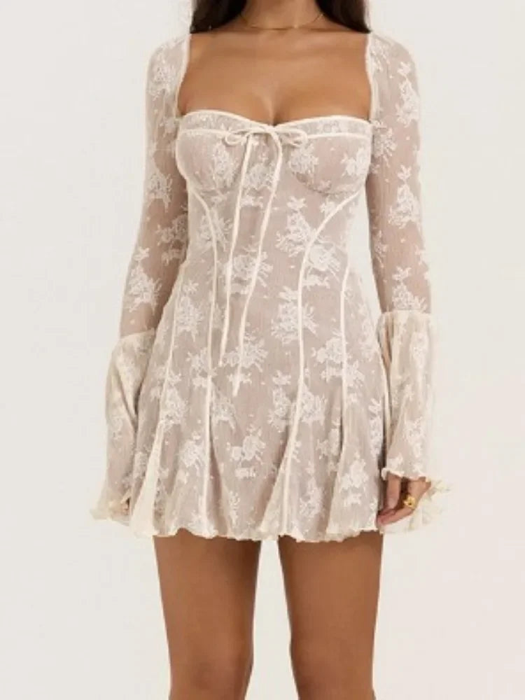 Robe courte dentelle